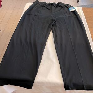 ECCOTOO BLACK CONFIABLE DRAWSTRING PANTS.  NICE FRONT POCKETS.  NEW WITH TAGS.